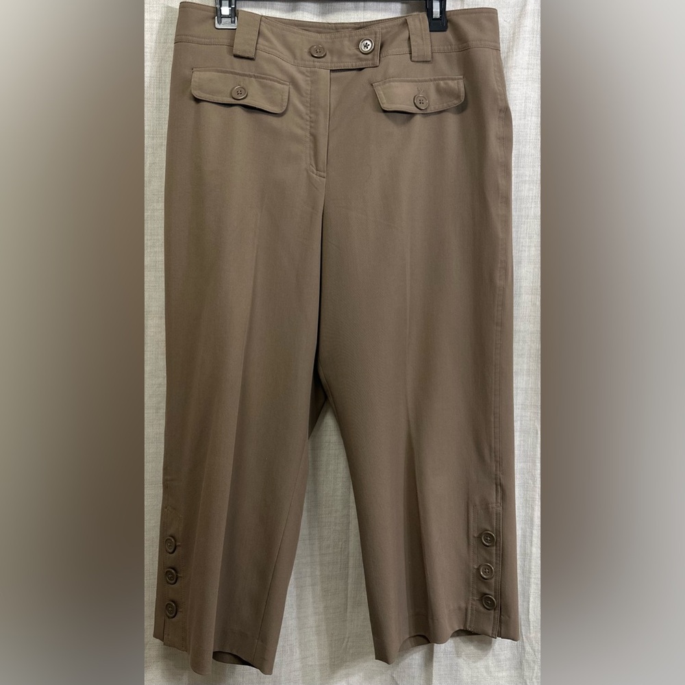 Larry Levine Brown Capris with Button Detail size 12